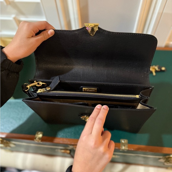 Burberry Leather Clutch with lock & key **VINTAGE** - Picture 7 of 14